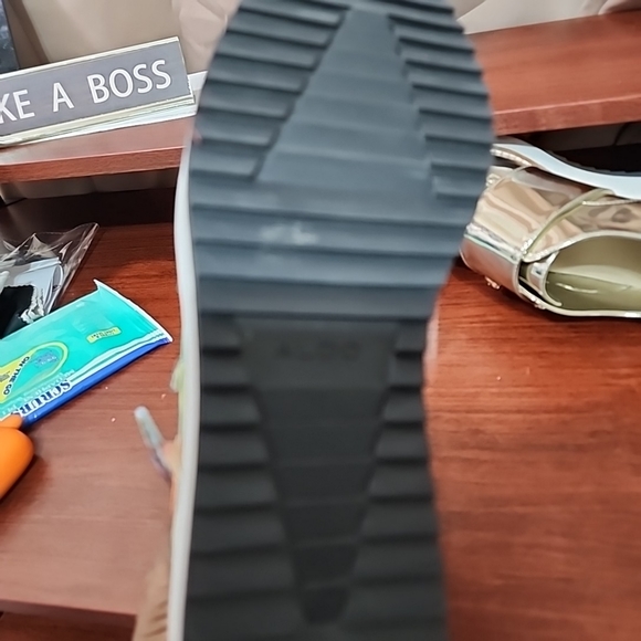 Aldo Gold Platform shoes. Size 8. 5 - Picture 6 of 11